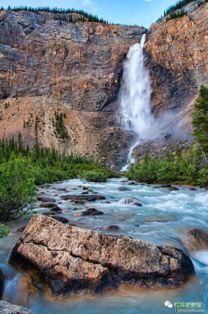 Photoshop给一幅山水风景照添加绚丽的彩虹效果,让照片更加生动。